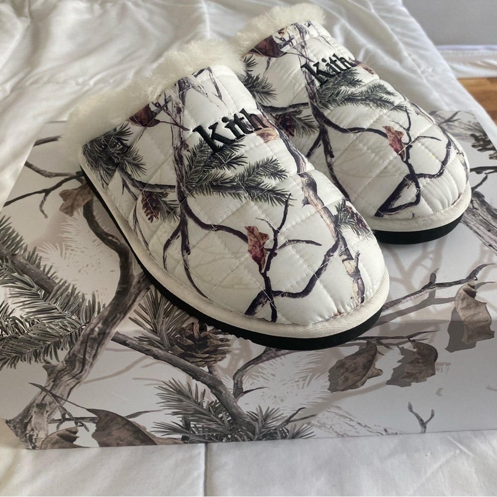 KITH slippers. Brand new. Worn once in original box